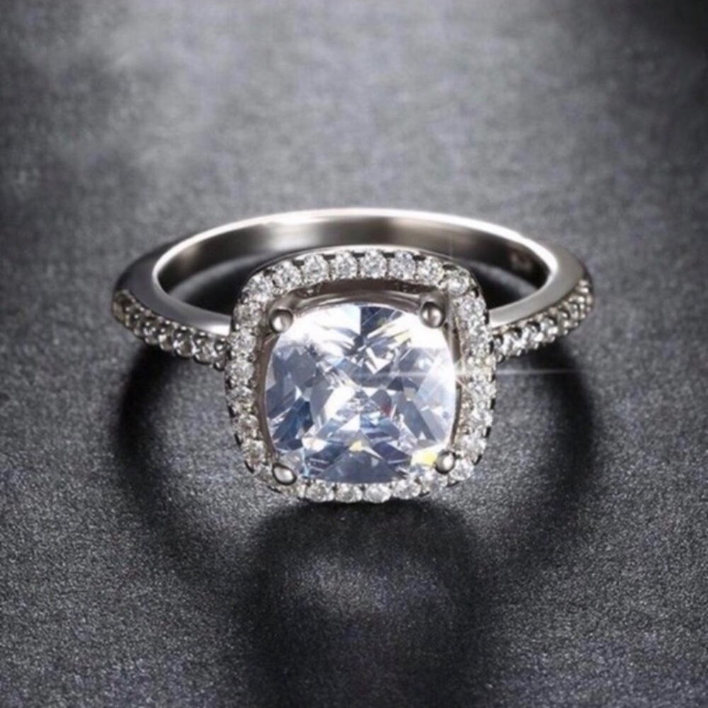 2.00CT CUSHION-CUT QUEEN WHITE SWAROVSKI RING NWT